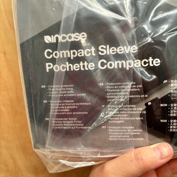 Incase Classic Case For 12" Macbook Protective Laptop Tablet iPad Sleeve - Picture 4 of 6